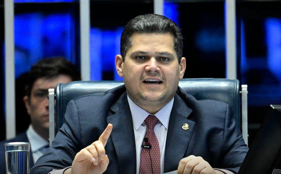 Alcolumbre anuncia sessões para discutir e votar fim da escala 6×1